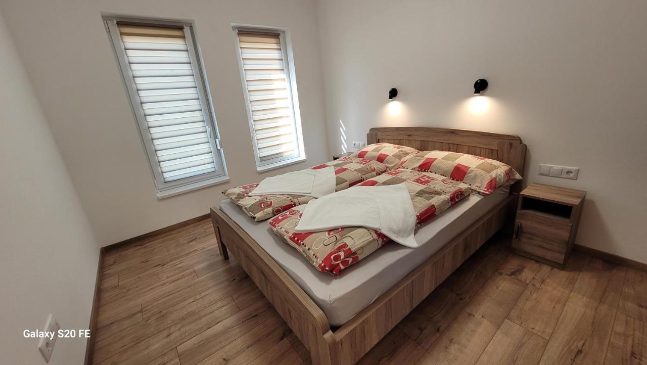 Ferienwohnung Zea Apartmanhaz Balatonfenyves Exterior foto